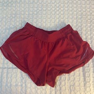 Lululemon Low Rise Hotty Hot 2.5” Hot Pink Short Size 6